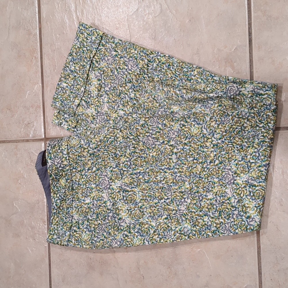 The Limited Drew Fit Floral Capris Size 6